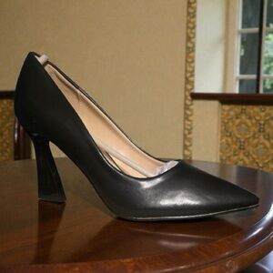Elegant Black Women's Pumps